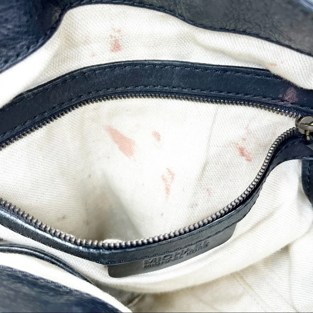 Michael Kors | Leather Shoulder Hobo Feed Bag